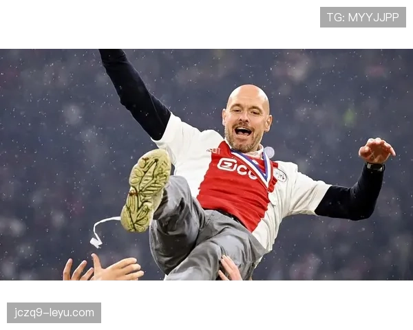 滕哈赫强化防守体系，球队后防表现稳步提升