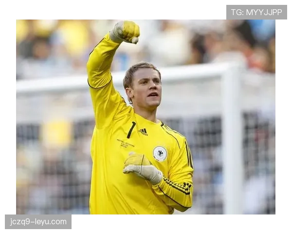 诺伊尔持续引领门将技术革新,重新定义现代守门员角色与战术价值 诺伊尔持续引领门将技术革新,重新定义现代守门员角色与战术价值