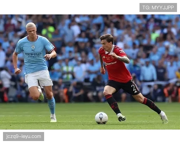 科克本赛季进攻创造力持续提升,中场组织表现稳健 科克本赛季进攻创造力持续提升,中场组织表现稳健